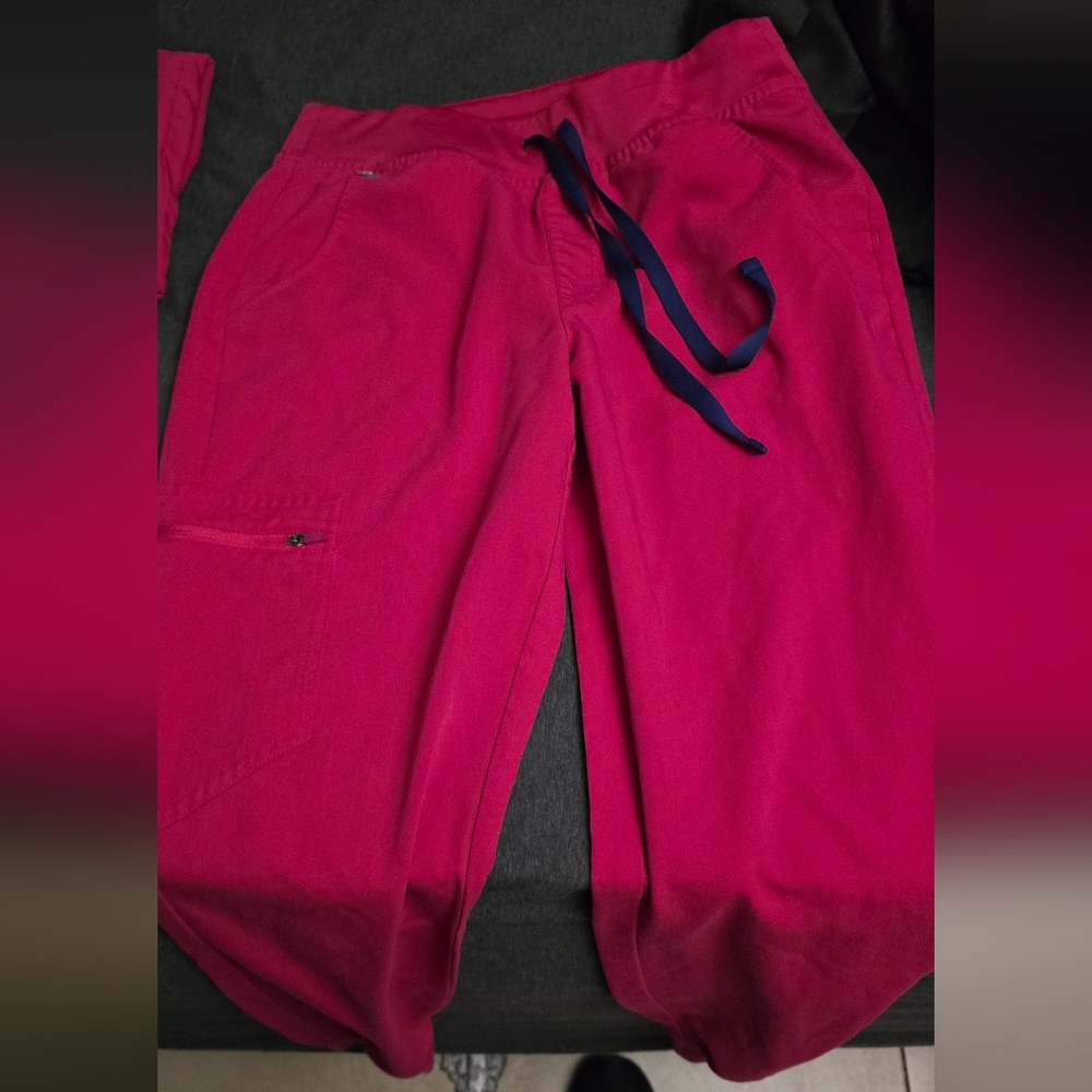 Figs XS Zamora in Ultra Rose